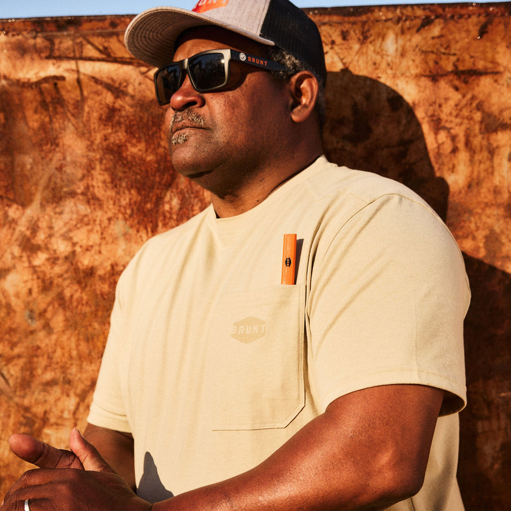 Man wearing BRUNT high quality short sleeve pocket tee in khaki outside on jobsite * 7