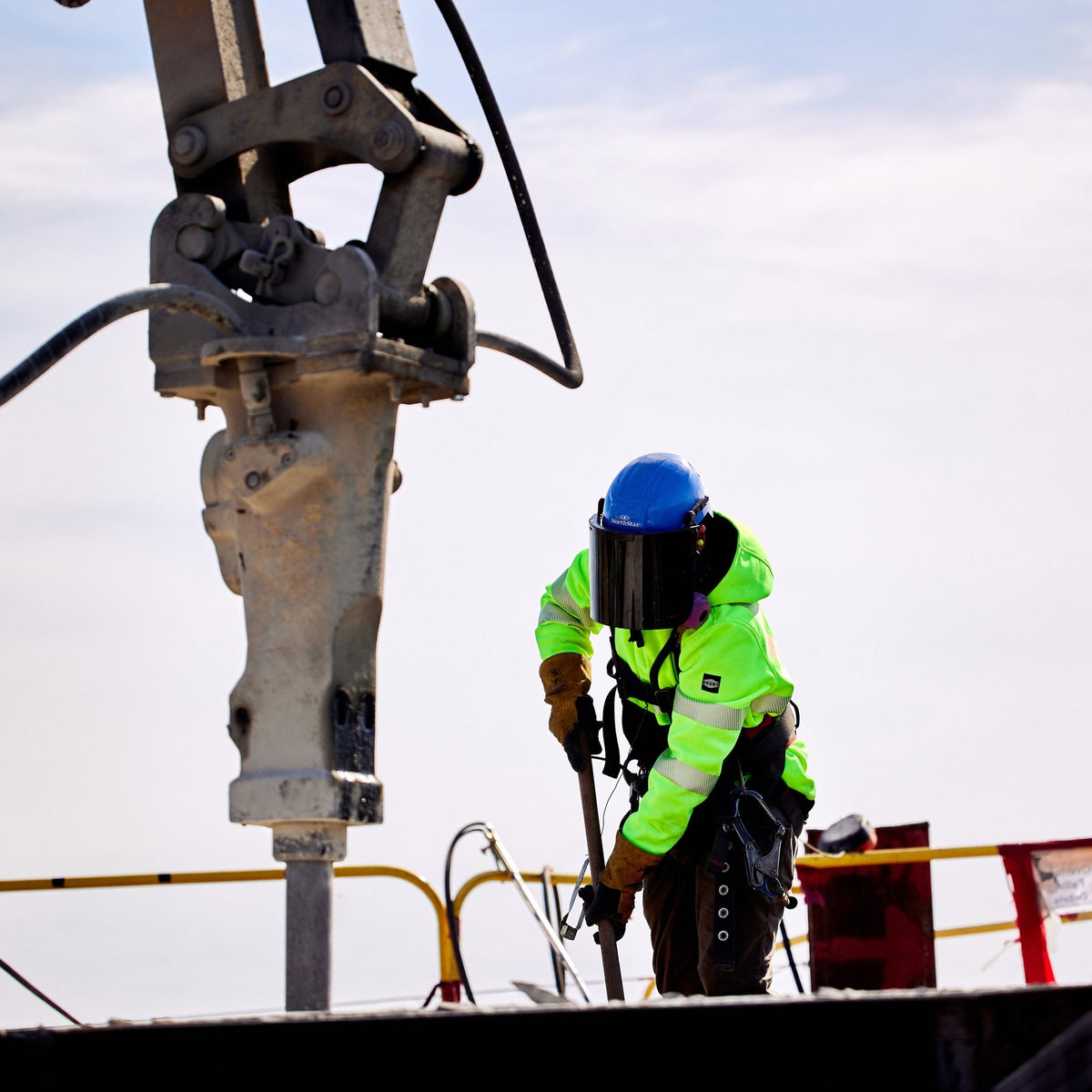 Man on jobsite wearing the BRUNT hi-visibilty ANSI rate shevlin hoodie